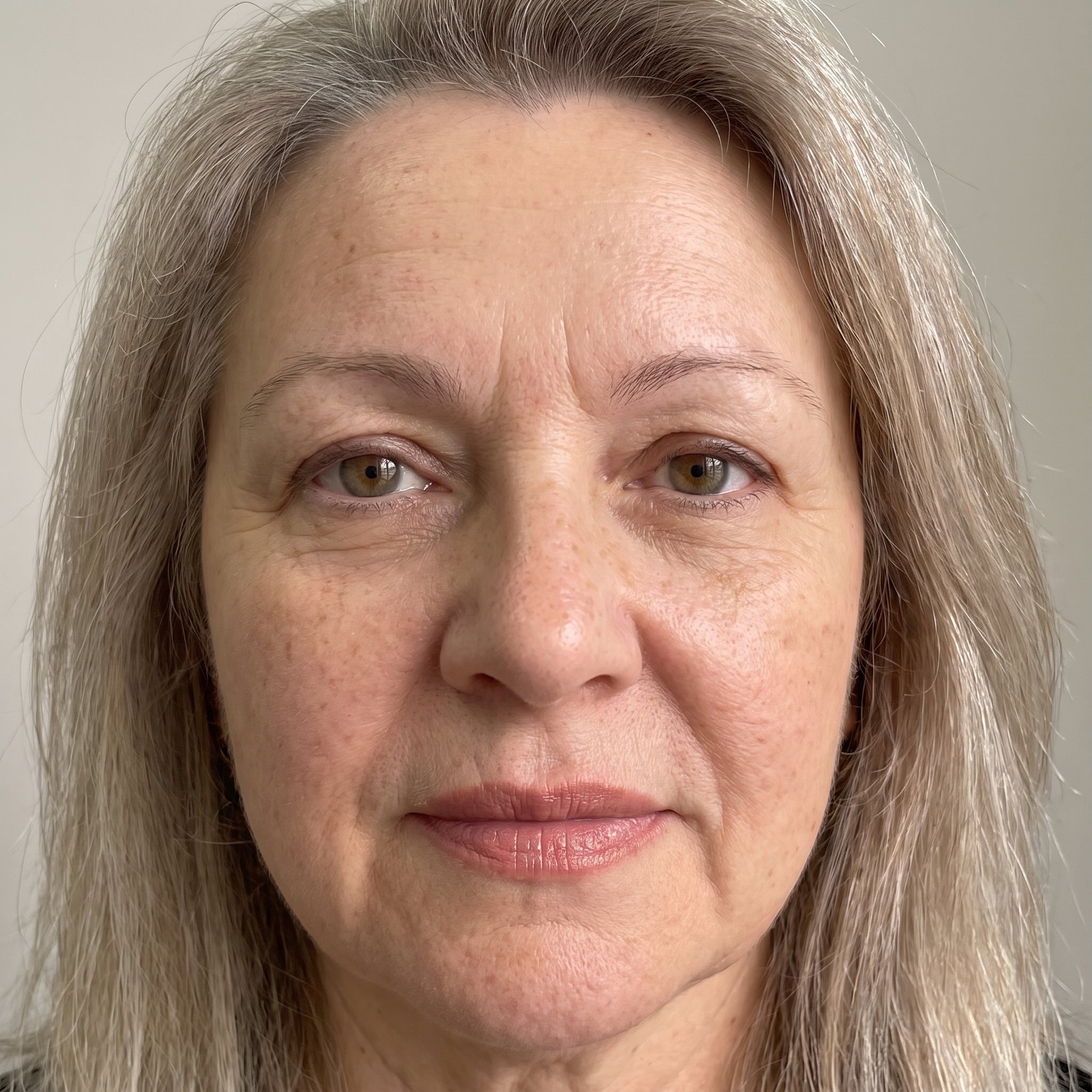 files/Woman_with_lipstick_on_lips_202607241035.jpg